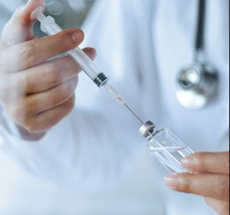 เวียดนามตั้งเป้าหมายเป็นผู้เชี่ยวชาญผลิตวัคซีนสำหรับมนุษย์ 3 ใน 10 ชนิดในปี 2025